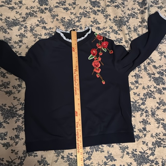 Floral Embroidered Sweater - Picture 5 of 5